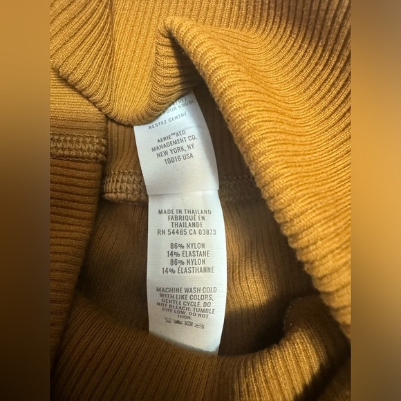 OFFLINE BY AERIE REAL ME HIGH
WAISTED CROSSOVER FLARE
LEGGING Size Small - Picture 6 of 11